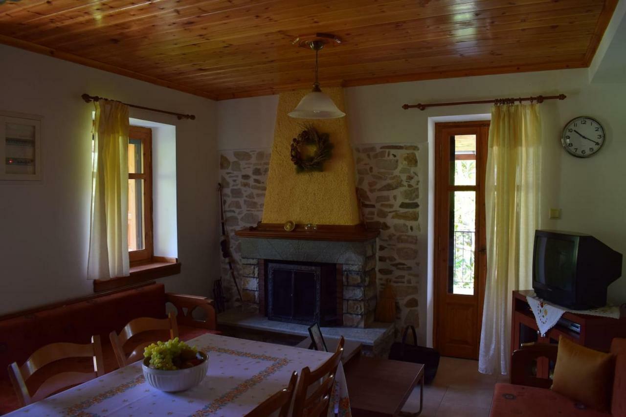 Holiday Home Dionysis Хорефто Екстер'єр фото