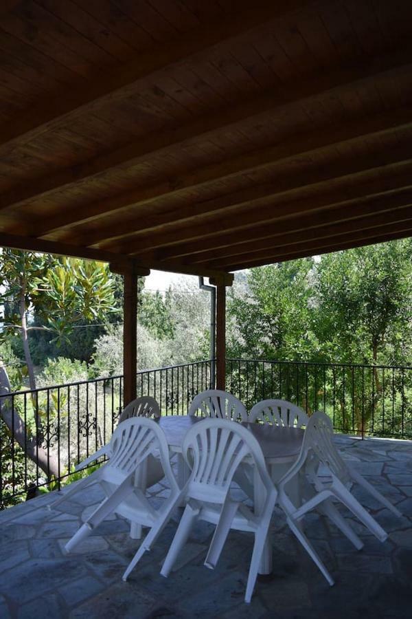 Holiday Home Dionysis Хорефто Екстер'єр фото