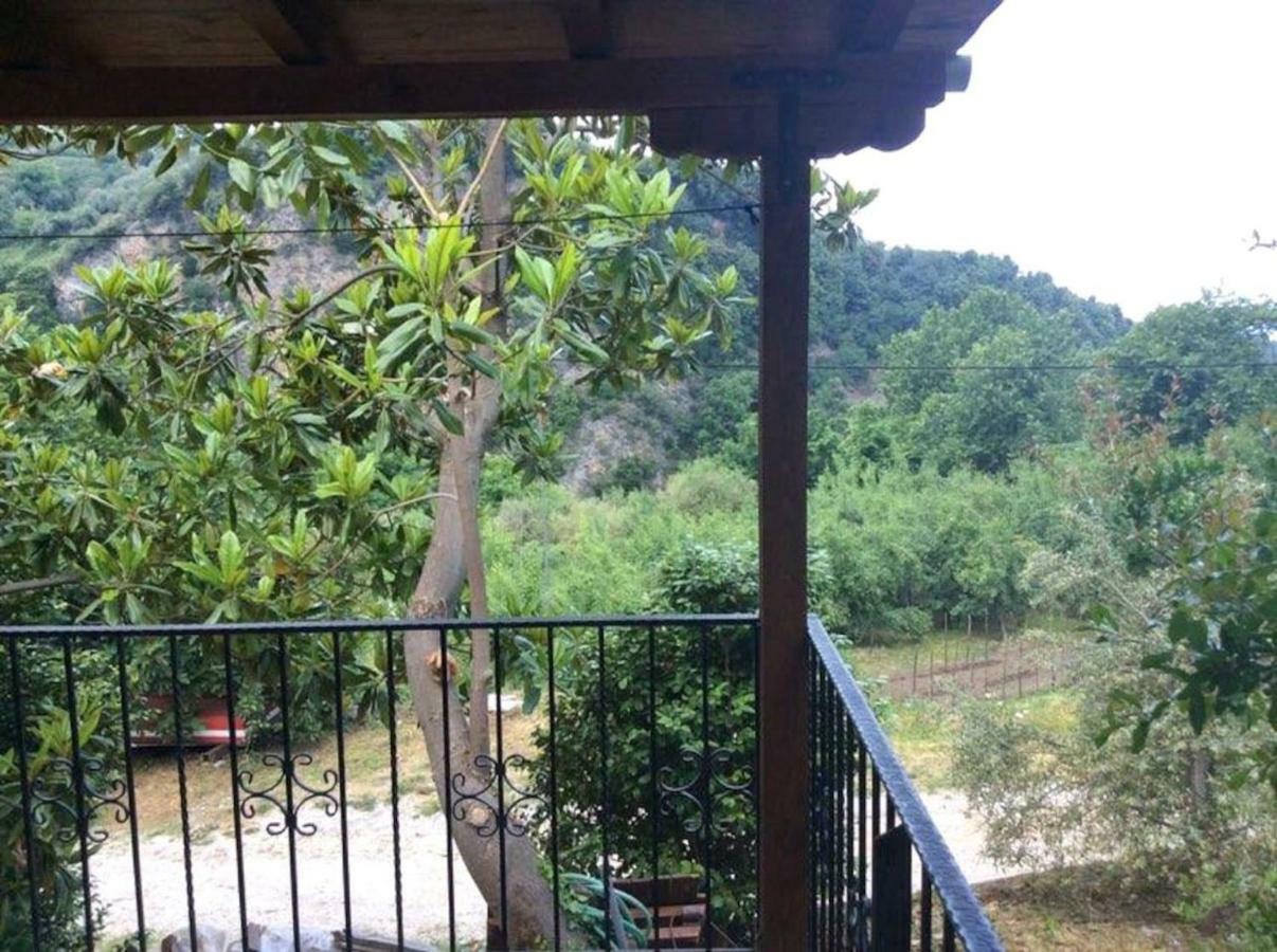 Holiday Home Dionysis Хорефто Екстер'єр фото