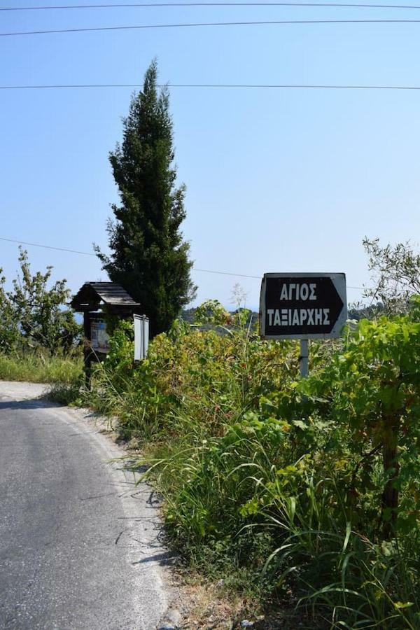Holiday Home Dionysis Хорефто Екстер'єр фото